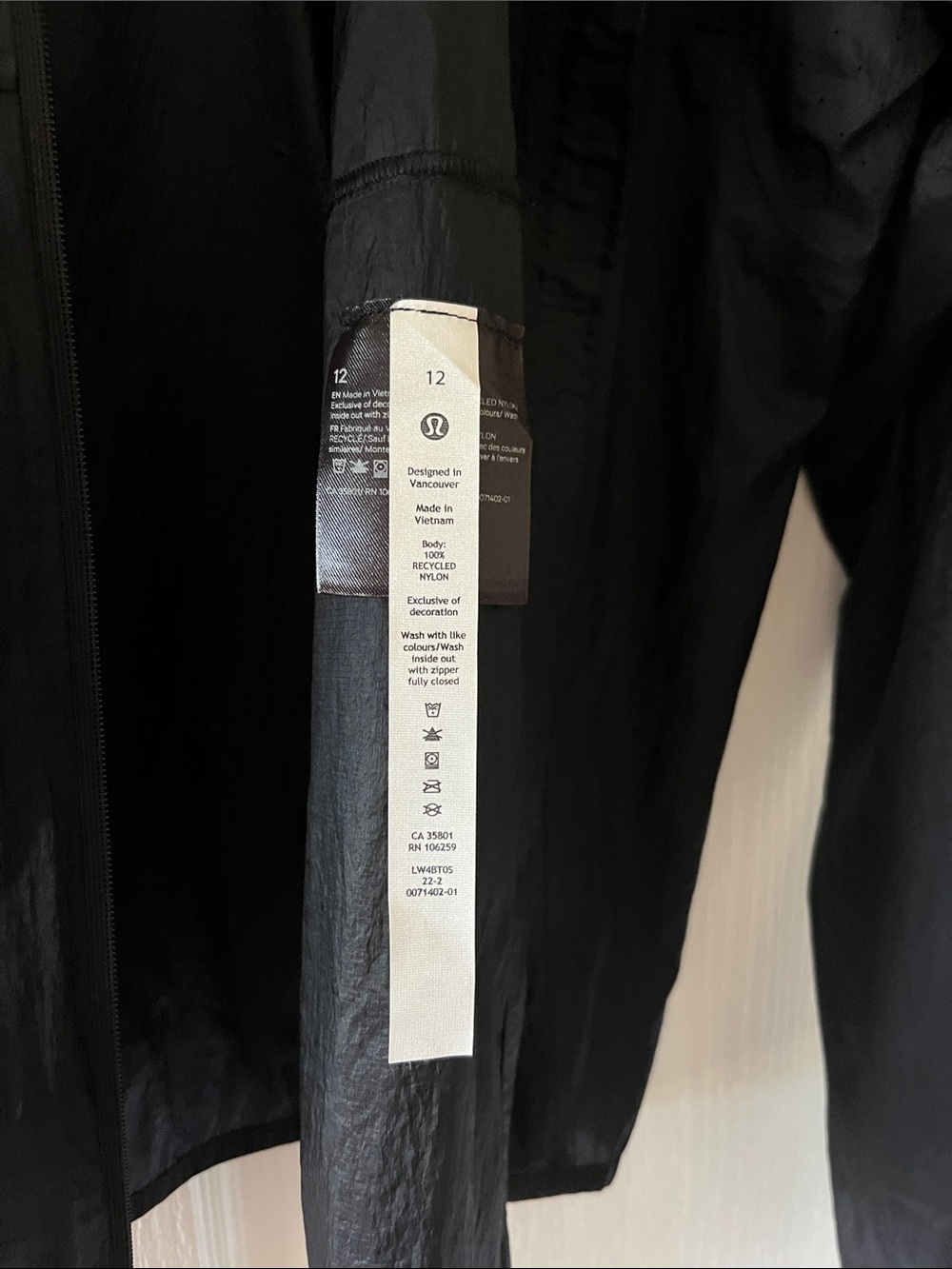 lululemon athletica women’s Black Hooded Windbreaker Jacket - Picture 2 of 9
